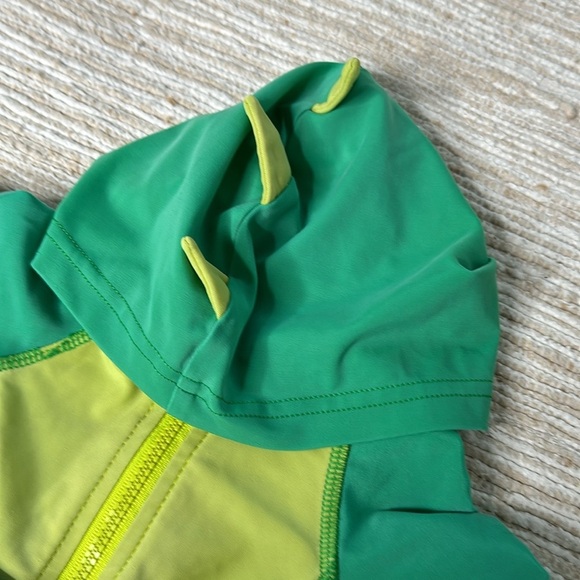 24m-2T short and long sleeve rashguards 1/2zip up - Picture 6 of 12